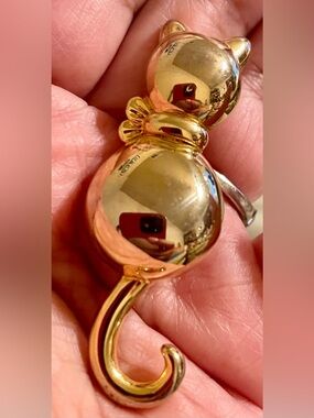 Gold Cat-Shaped Brooch Pin for Women